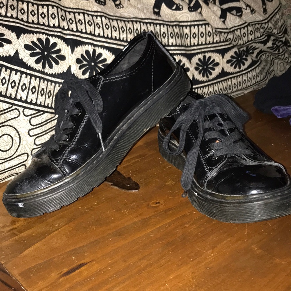 Dr. Martens patent leather “spin” lace up shoes